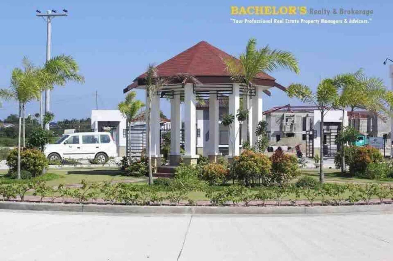 Two Story 87 Sqm Fully Air-Conditioned House In Babag 2, Lapu-Lapu City Exterior photo